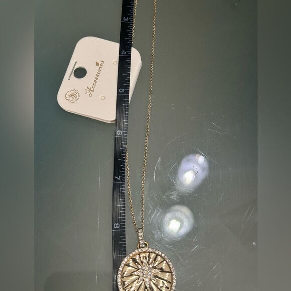 UNITY Rhinestone Medallion Pendant Necklace - Picture 5 of 8